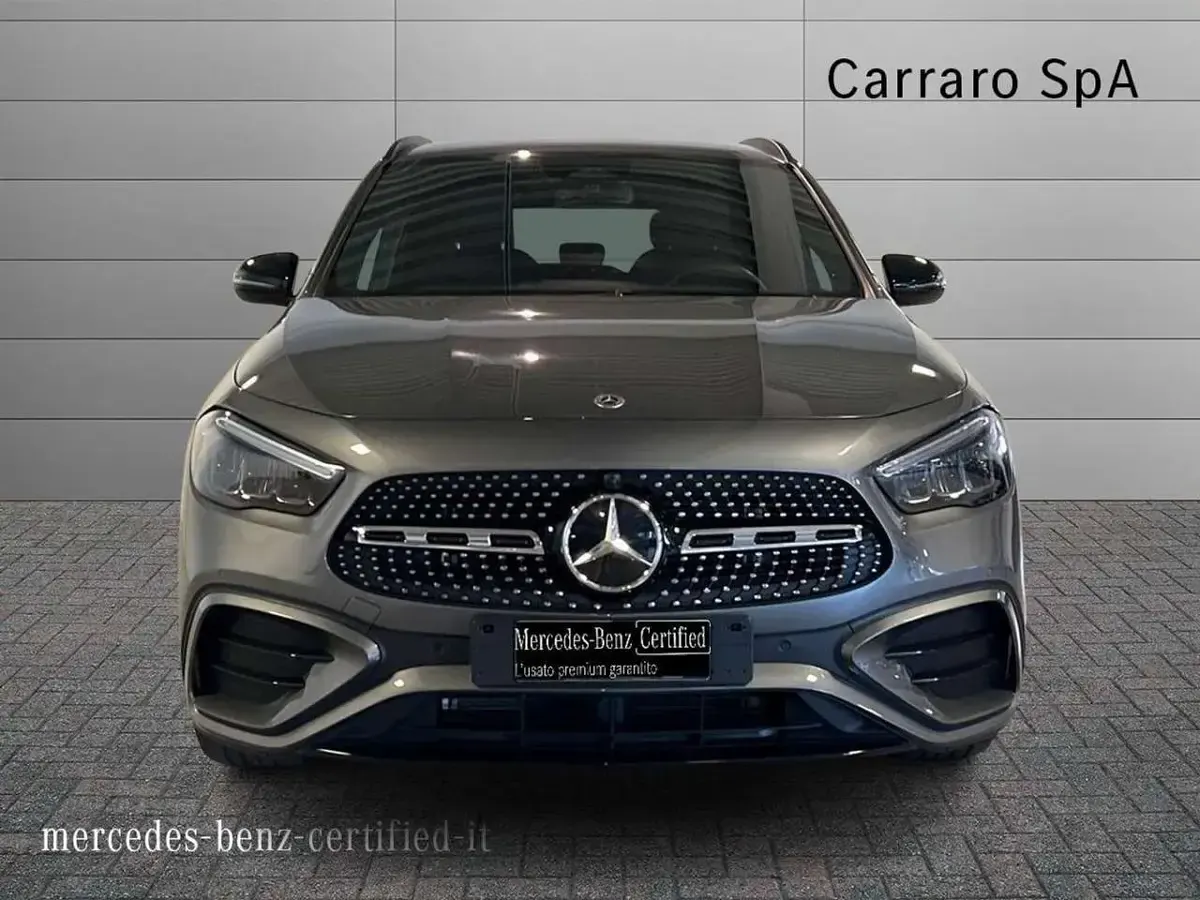 Usata Mercedes GLA200 150 CV (110 kW) 2025 Grigio montagna SUV
