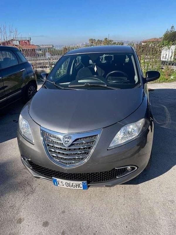 Grigio Usata 2013 Lancia Ypsilon Gold Due volumi | 6500 € (Buon prezzo) - Immagine 1/4