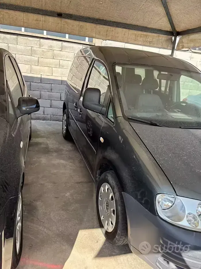 Usata VW Caddy 105 CV (77 kW) 2008 Grigio Monovolume