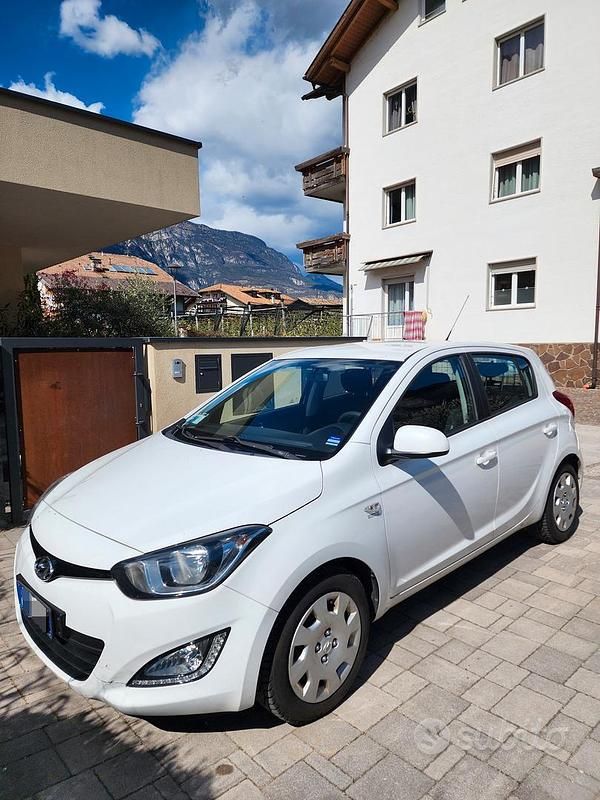 Usata Hyundai i20 85 CV (62 kW) 2012 Bianco Utilitaria