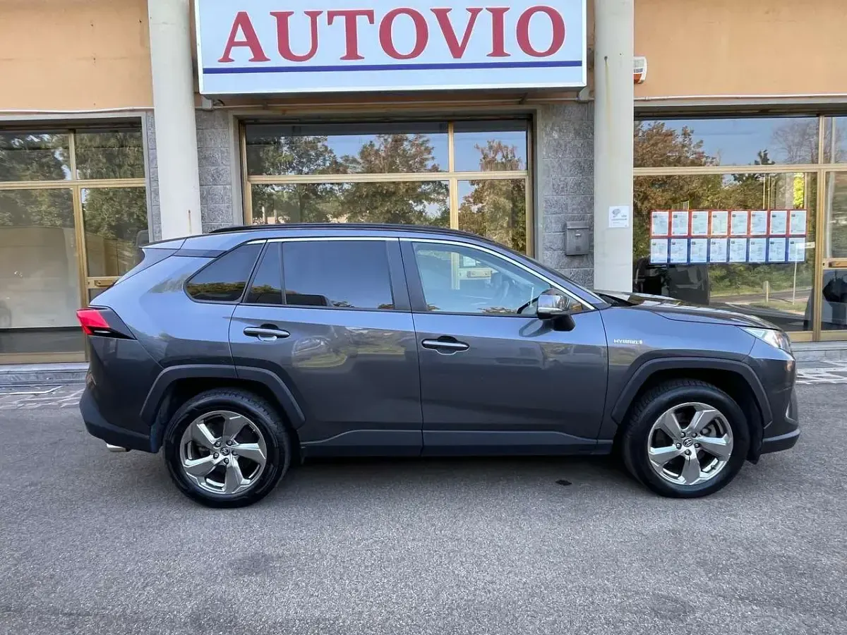 Usata Toyota RAV4 Hybrid 178 CV (130 kW) 2021 Grigio SUV