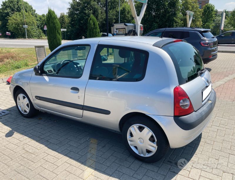 Usata Renault Clio II Dynamique 58 CV (42 kW) 2006 Grigio Utilitaria