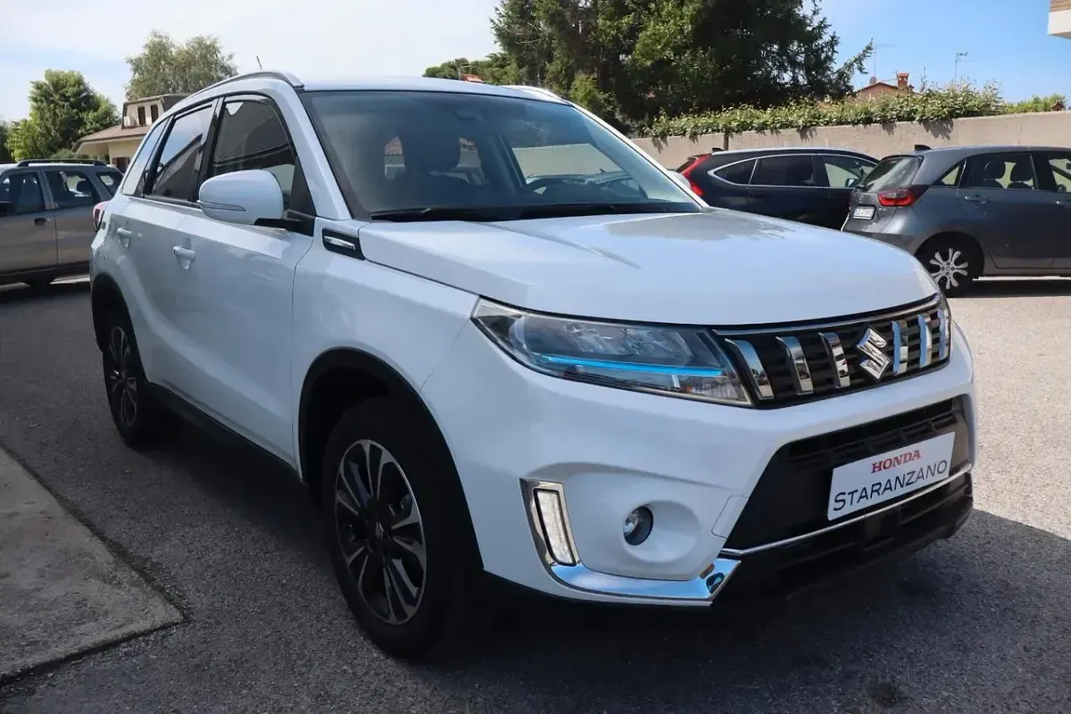 Usata Suzuki Vitara 129 CV (94 kW) 2023 Bianco SUV