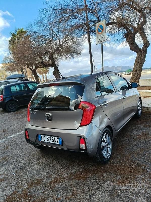 Usata Kia Picanto 68 CV (50 kW) 2016 Grigio Utilitaria