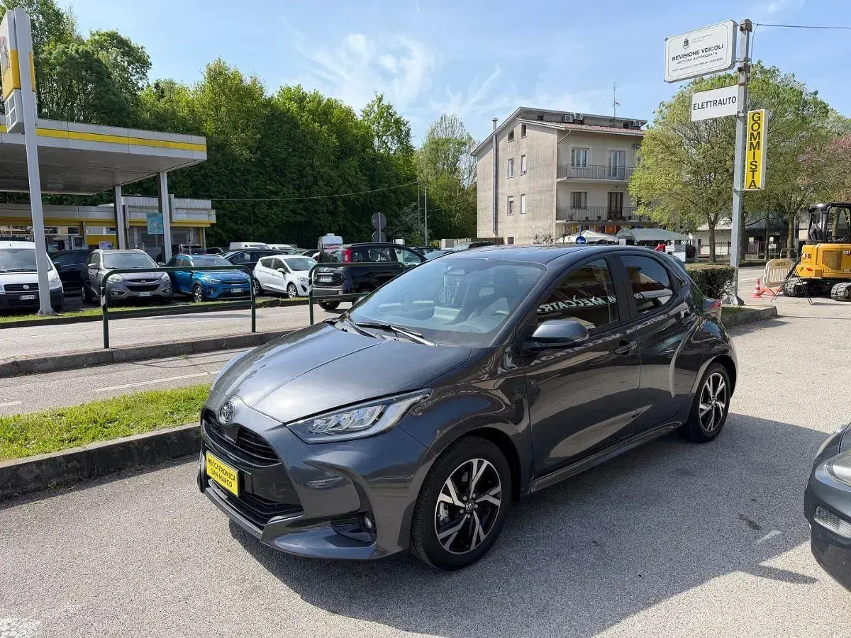Nuova Toyota Yaris Trend 92 CV (67 kW) 2025 Grigio Utilitaria