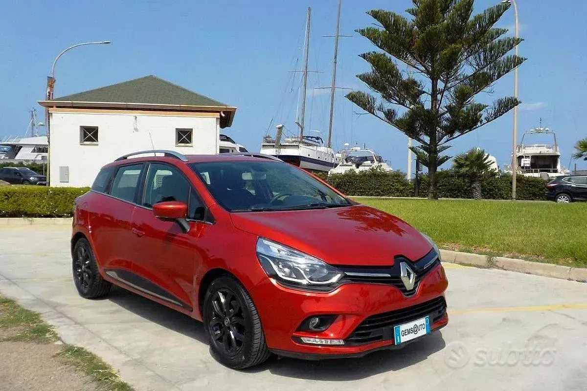 Usata Renault Clio GrandTour Zen 90 CV (66 kW) 2017 Rosso Station wagon