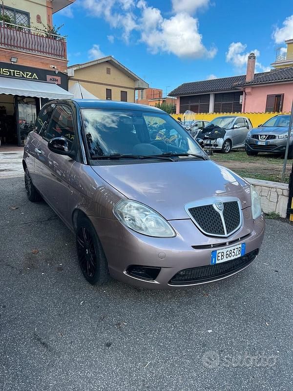 Oro Usata 2010 Lancia Ypsilon Due volumi | 4790 € (Buon prezzo) - Immagine 1/4