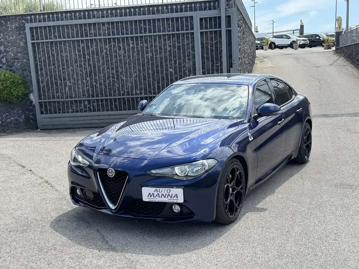 Usata Alfa Romeo Giulia 150 CV (110 kW) 2016 Blu/azzurro Berlina
