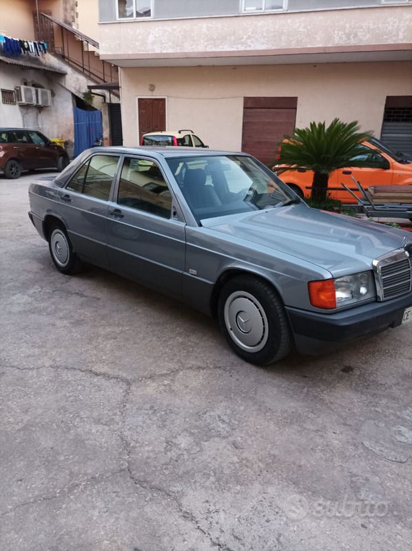 Usata Mercedes 190 122 CV (89 kW) 1989 Grigio Berlina