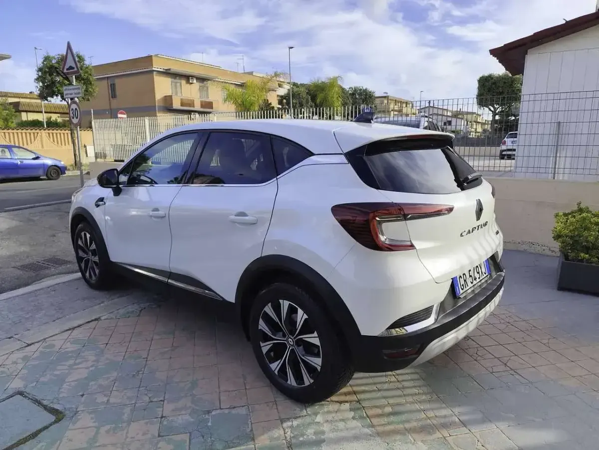 Usata Renault Captur Techno 94 CV (69 kW) 2023 Bianco perla SUV
