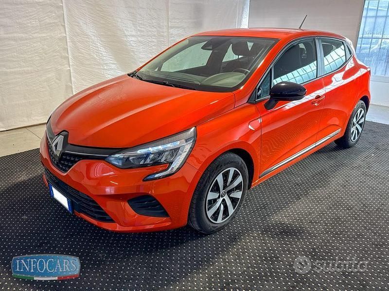 Usata Renault Clio V Equilibre 65 CV (47 kW) 2023 Orange metallizzato Berlina