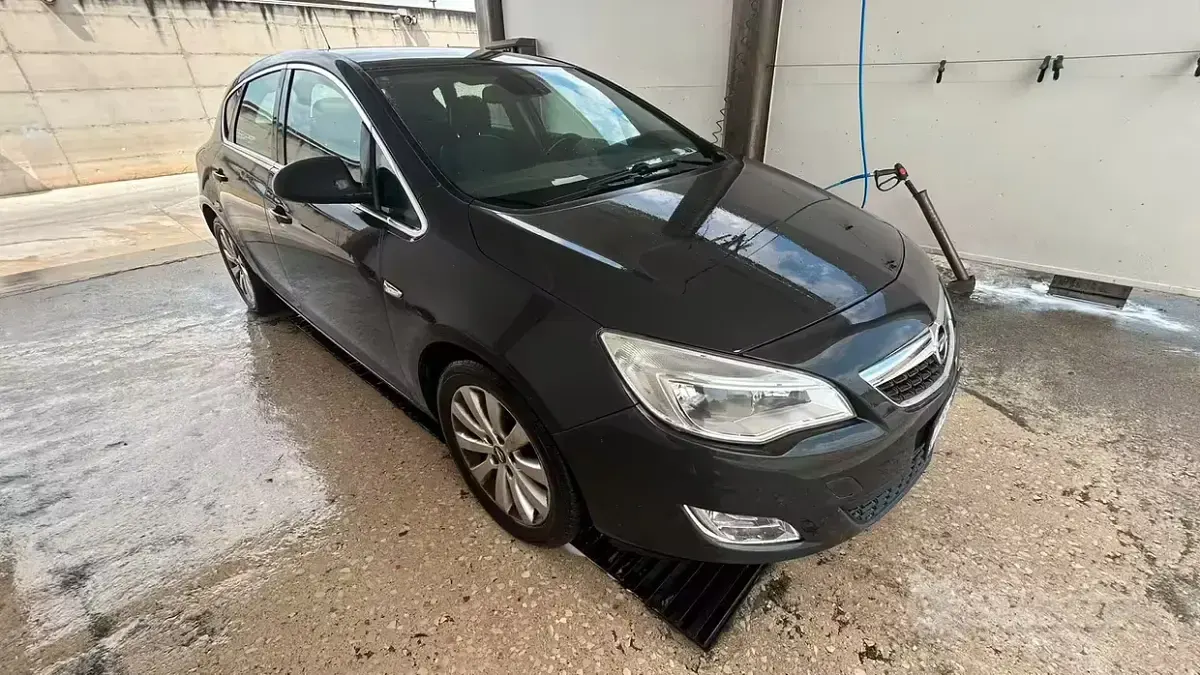 Usata Opel Astra 125 CV (91 kW) 2010 Grigio Berlina
