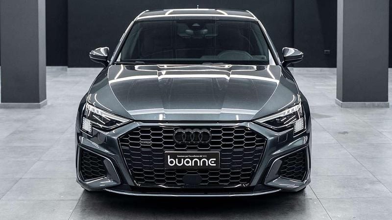 Usata Audi A3 S-Line 200 CV (147 kW) 2022 Grigio daytona metall perlato Berlina
