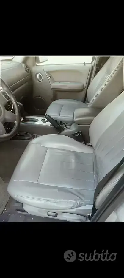 Usata Jeep Cherokee 163 CV (119 kW) 2007 Grigio SUV