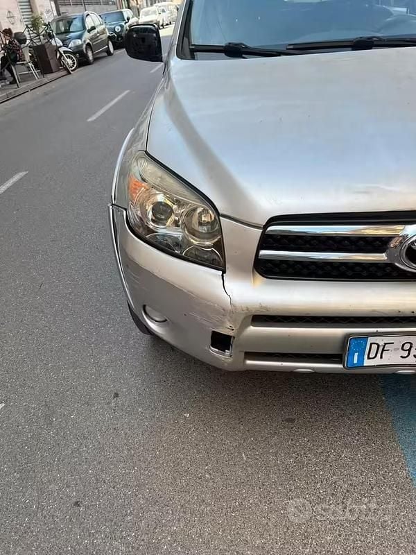 Usata Toyota RAV4 177 CV (130 kW) 2007 SUV