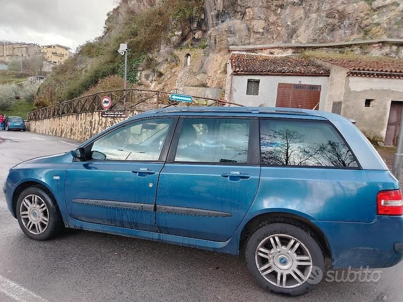 Usata Fiat Stilo 101 CV (74 kW) 2005 Blu Station wagon