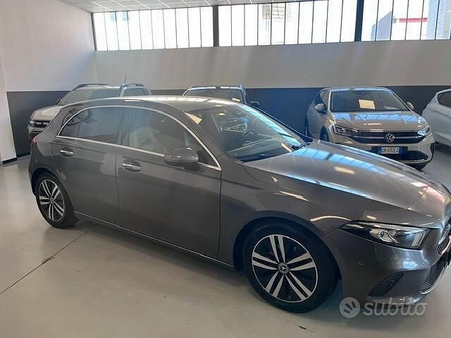 Usata Mercedes A180 Business 109 CV (80 kW) 2018 Grigio Berlina