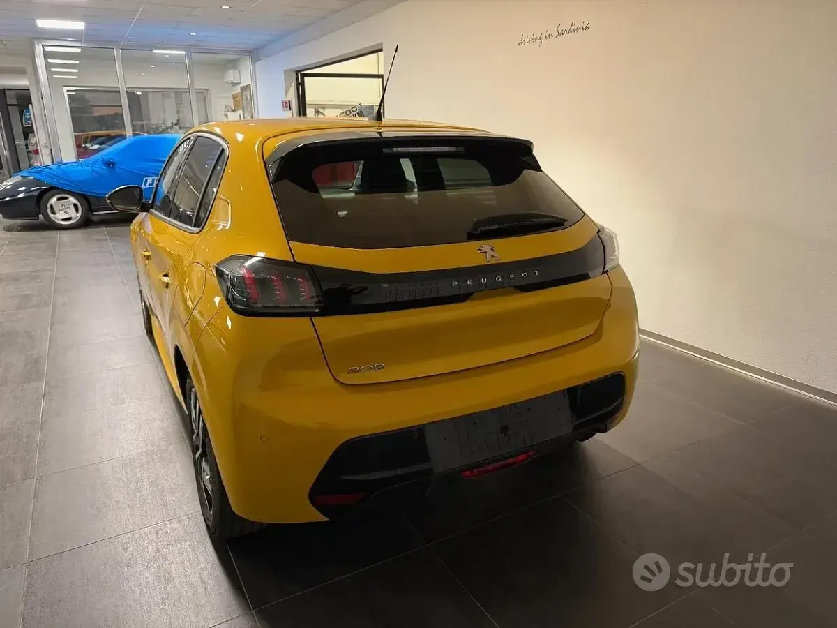 Usata Peugeot 208 Allure 102 CV (75 kW) 2023 Giallo Utilitaria