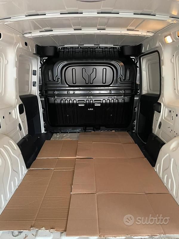 Usata Fiat Doblò 136 CV (100 kW) 2022 Bianco Monovolume