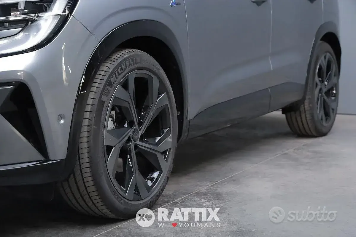 Usata Renault Austral 131 CV (96 kW) 2023 Grigio SUV