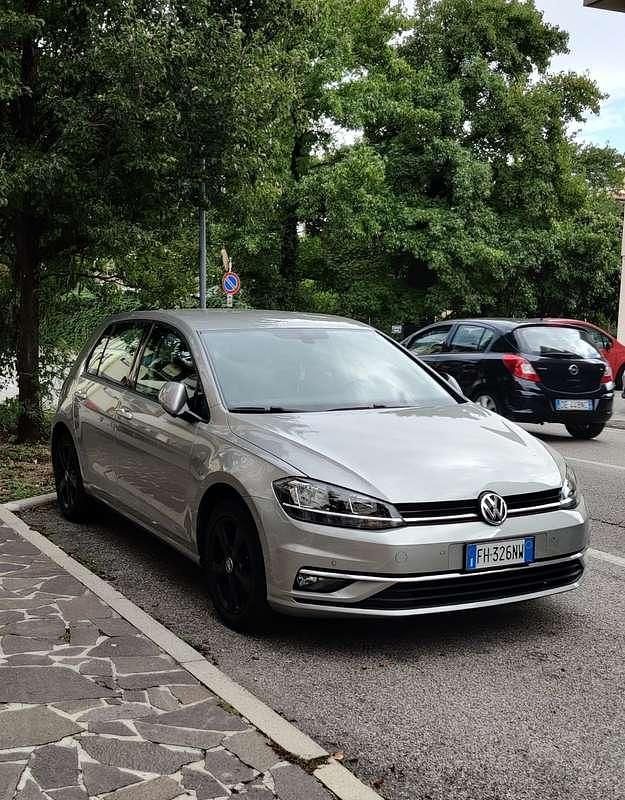 Usata 2017 VW Golf VII Highline Tre volumi | 15.300 € (Cara) - Immagine 1/4