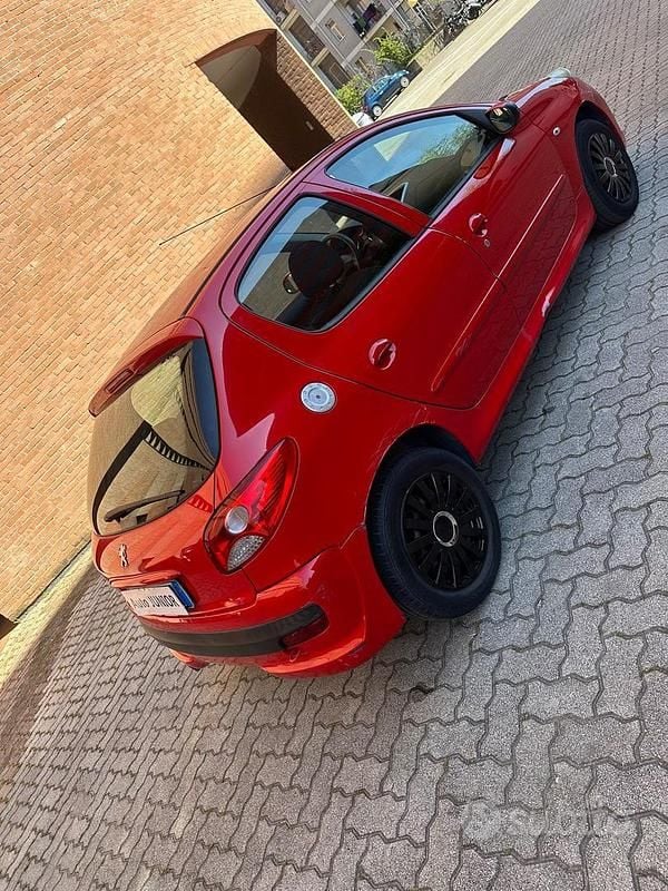 Usata Peugeot 206+ 70 CV (51 kW) 2012 Rosso Utilitaria