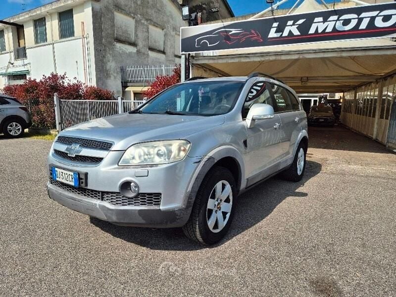 Usata Chevrolet Captiva LT 150 CV (110 kW) 2007 Grigio SUV