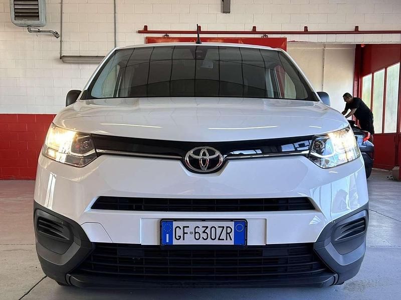 Usata Toyota Proace 76 CV (55 kW) 2021 Bianco Monovolume
