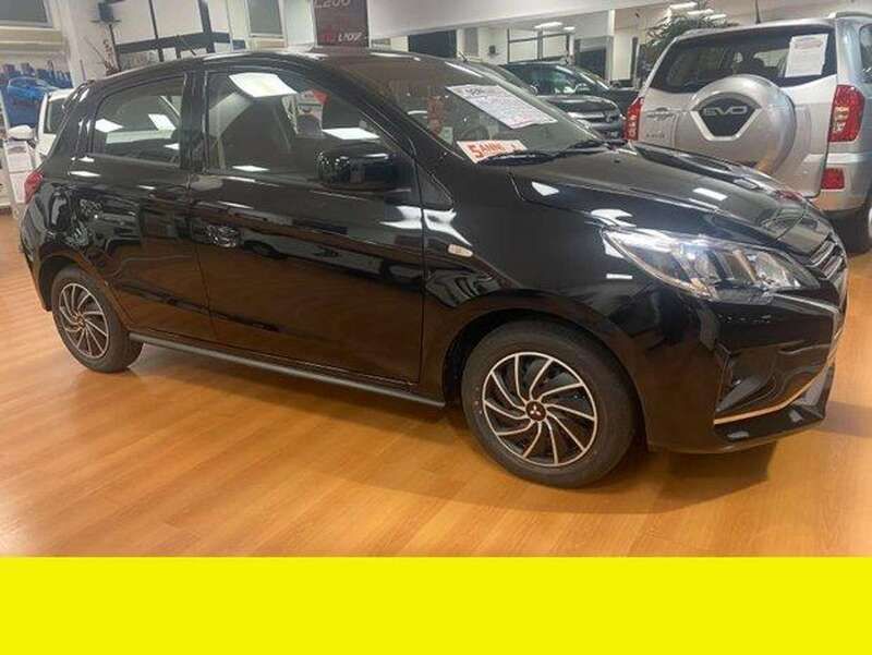 Giallo ocra Usata 2024 Mitsubishi Space Star Invite Due volumi | 16.550 € - Immagine 1/4