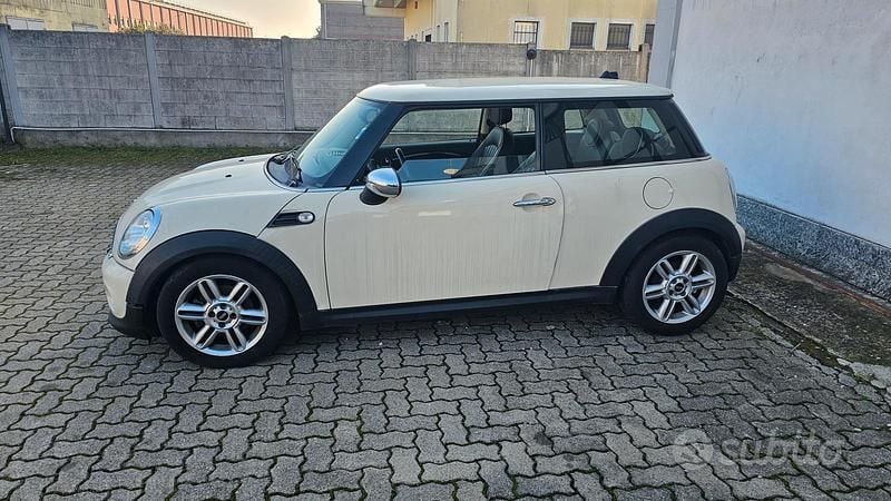 Usata Mini Cooper D 2013 Bianco Utilitaria