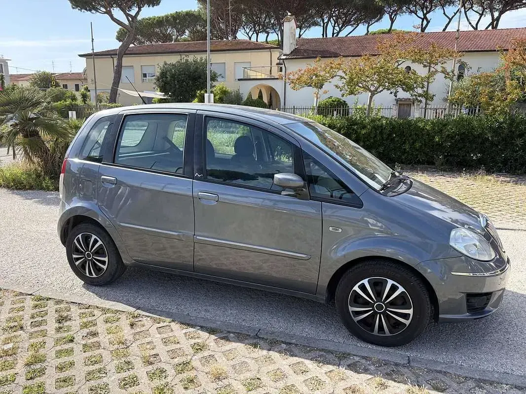 Usata Lancia Musa 69 CV (50 kW) 2009 Monovolume
