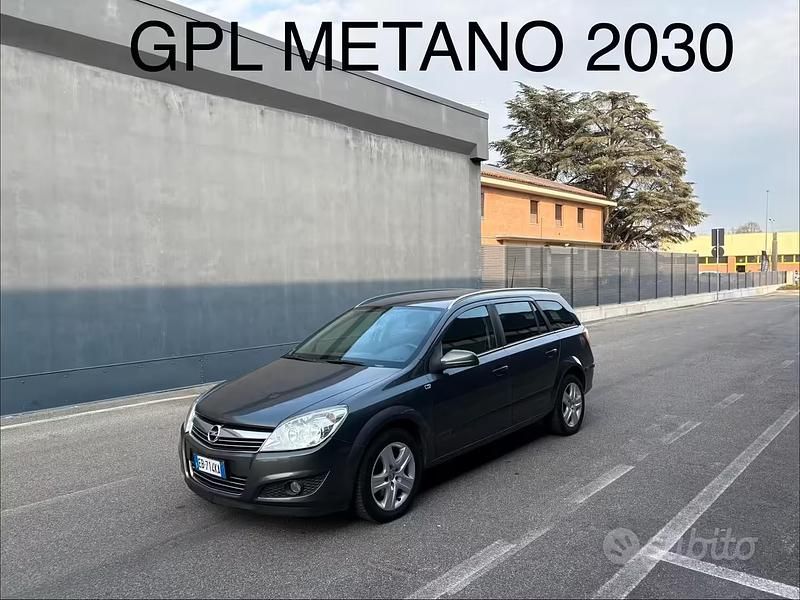 Usata Opel Astra 115 CV (84 kW) 2010 Grigio Station wagon