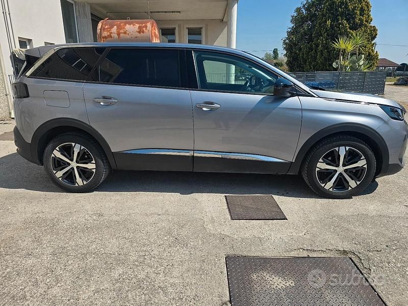 Usata Peugeot 5008 Allure 131 CV (96 kW) 2022 Grigio SUV