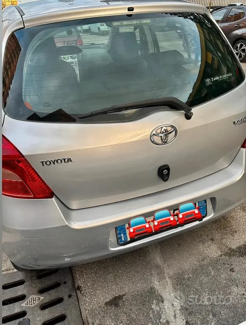 Usata Toyota Yaris 65 CV (47 kW) 2007 Grigio Utilitaria