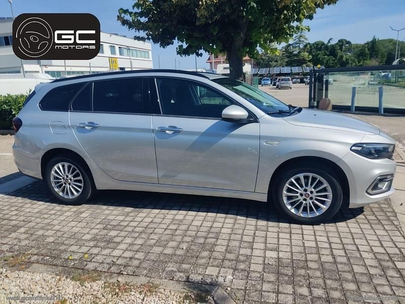 Usata Fiat Tipo Life 100 CV (73 kW) 2021 Argento metalizzato Station wagon