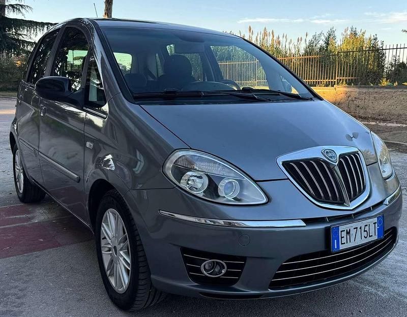 Grigio Usata 2012 Lancia Musa Platinum Monovolume | 5000 € (Buon prezzo) - Immagine 1/4