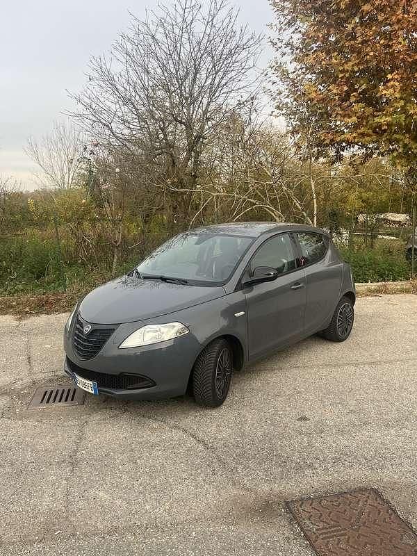 Usata Lancia Ypsilon 69 CV (50 kW) 2015 Utilitaria