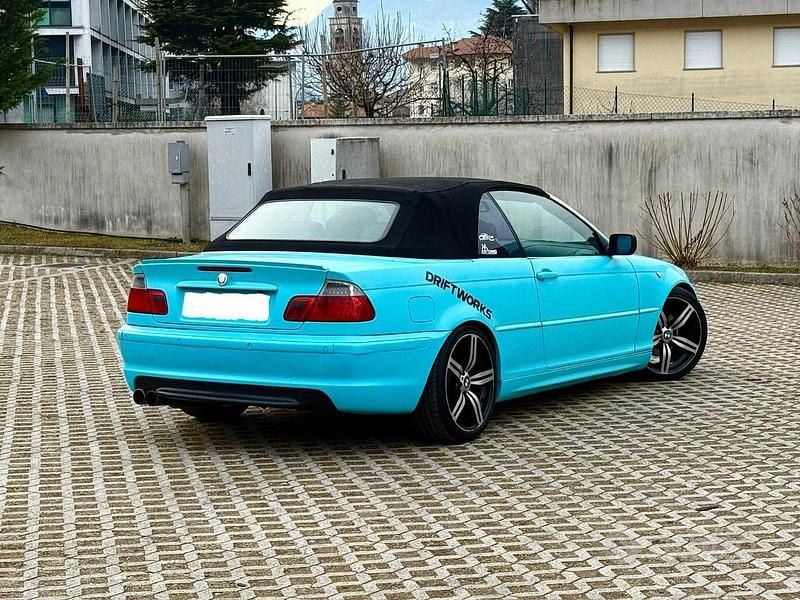 Usata BMW 325 Cabriolet Efficient Dynamics 240 CV (176 kW) 2001 Blu Cabrio