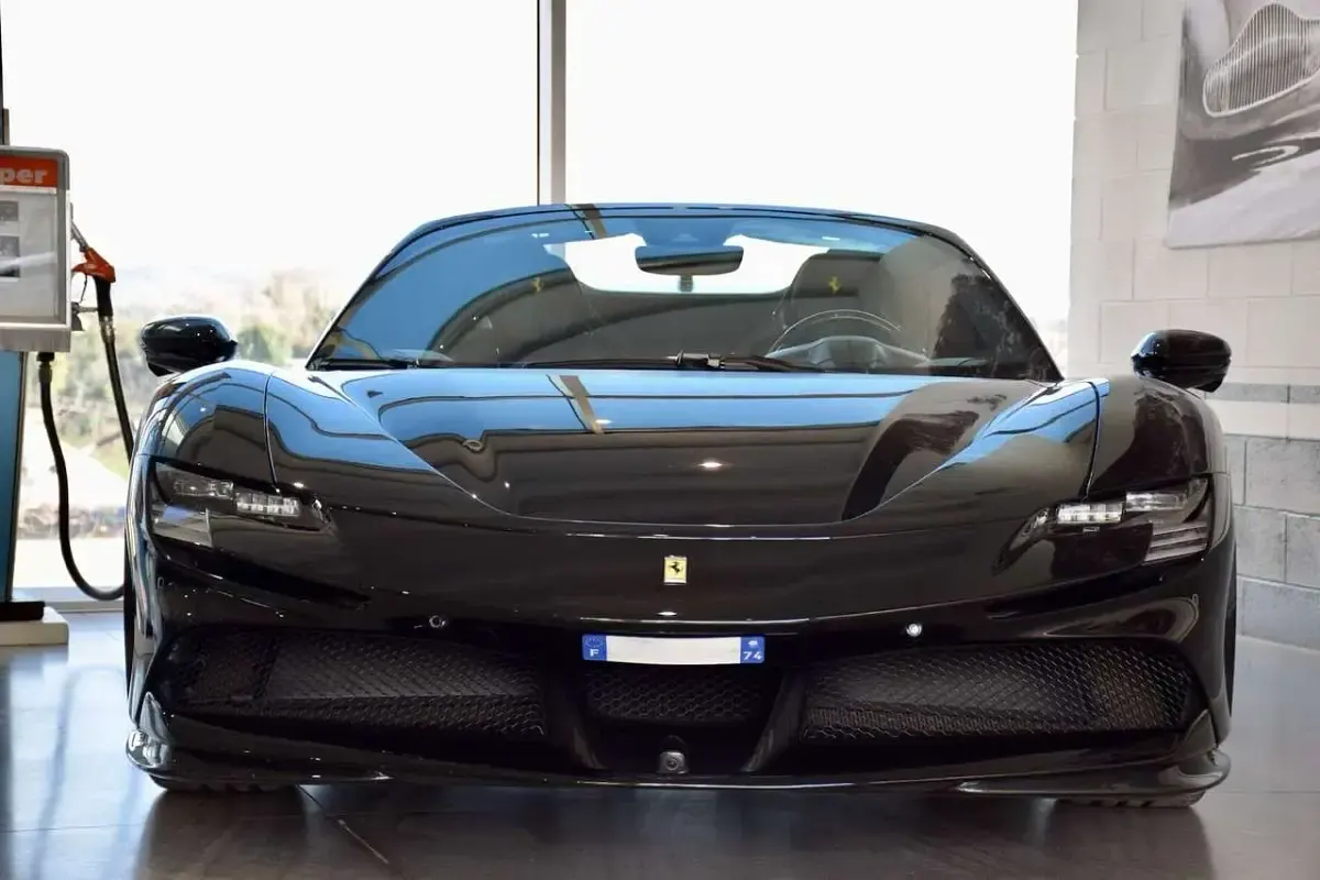 Usata Ferrari SF90 780 CV (573 kW) 2022 Nero Cabrio