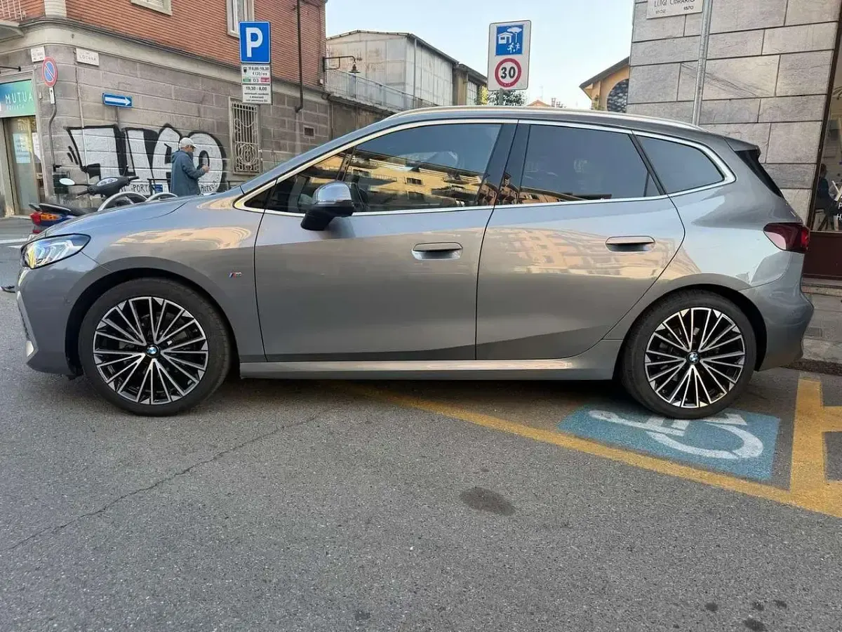 Usado BMW 218 M Sport 150 CV (110 kW) 2023 Gris Monovolumen
