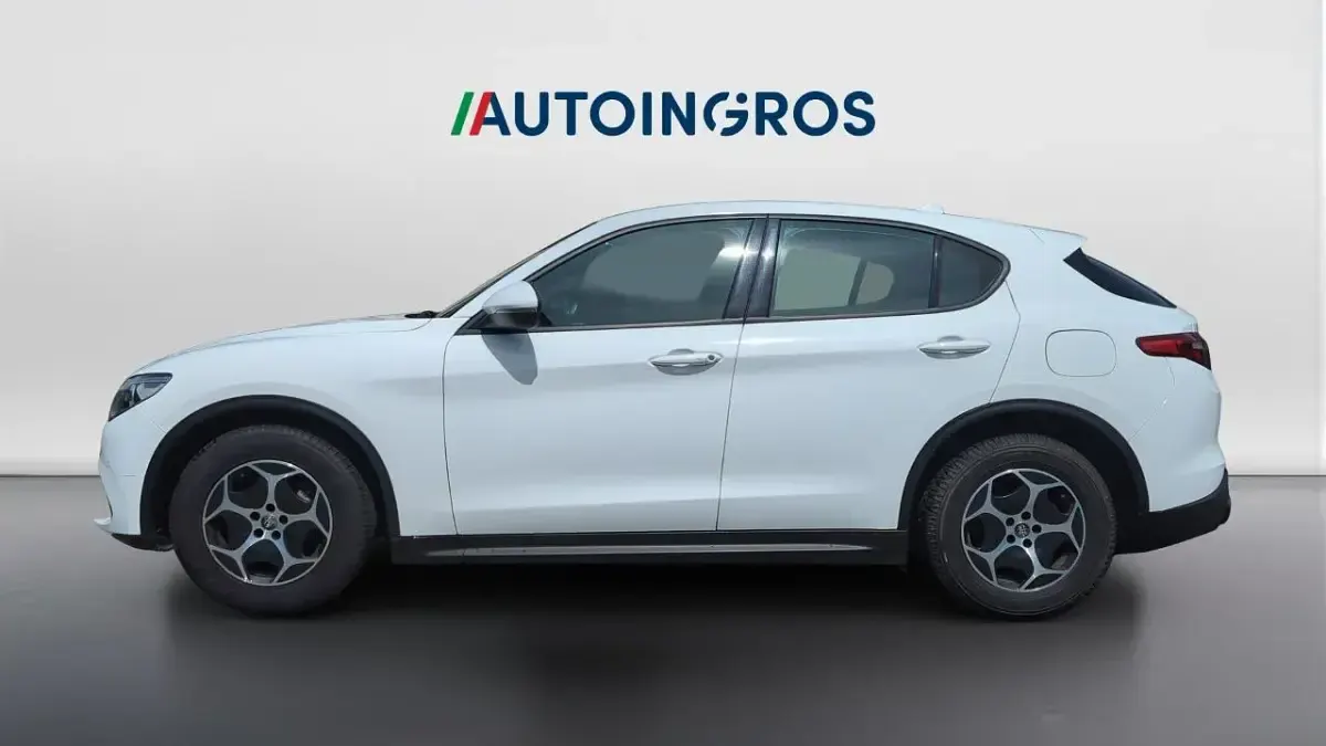 Usata Alfa Romeo Stelvio Business 190 CV (139 kW) 2022 Bianco SUV