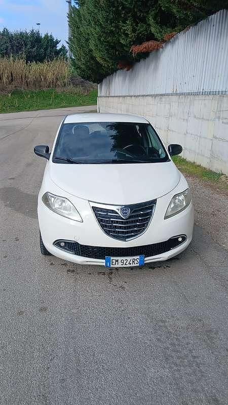 Usata Lancia Ypsilon Gold 95 CV (69 kW) 2012 Utilitaria