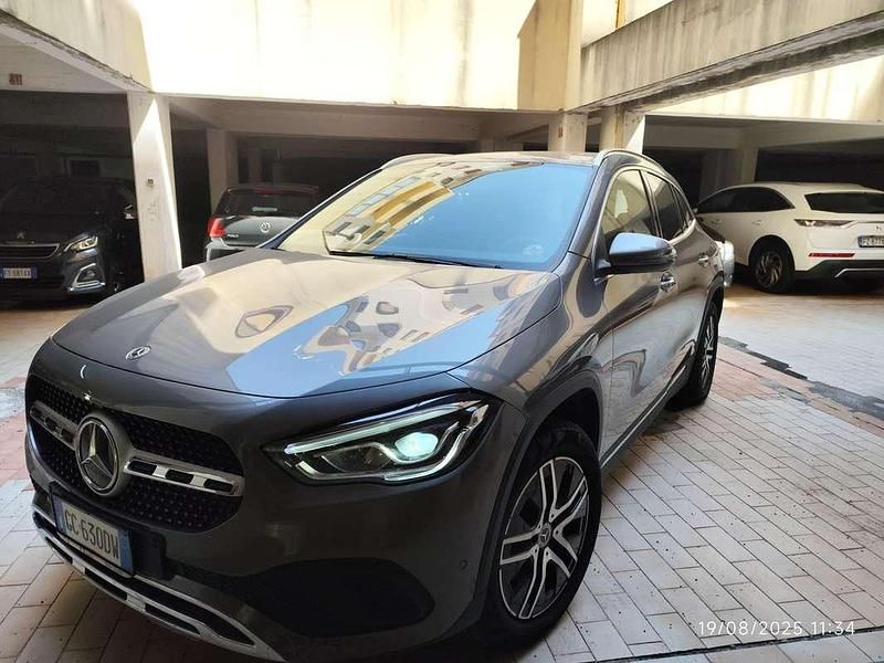 Usado Mercedes GLA200 150 CV (110 kW) 2021 Gris SUV