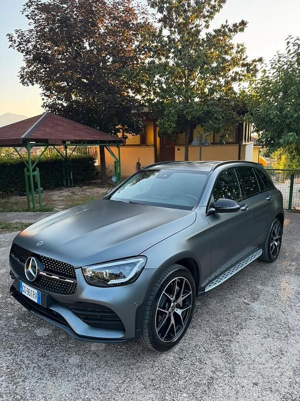 Grigio Usata 2021 Mercedes GLC300 SUV | 39.500 € (Buon prezzo) - Immagine 1/4