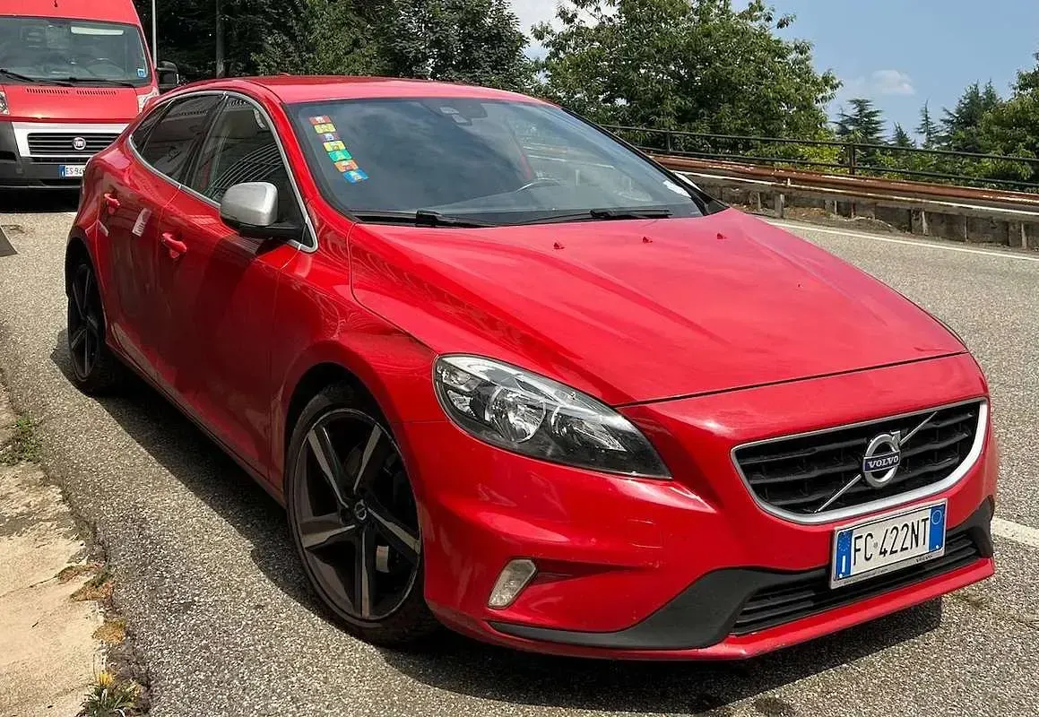 Usata Volvo V40 R-Design Momentum 190 CV (139 kW) 2016 Rosso Berlina