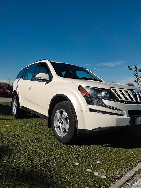 Bianco Usata 2015 Mahindra XUV500 SUV | 4500 € (Buon prezzo) - Immagine 1/4