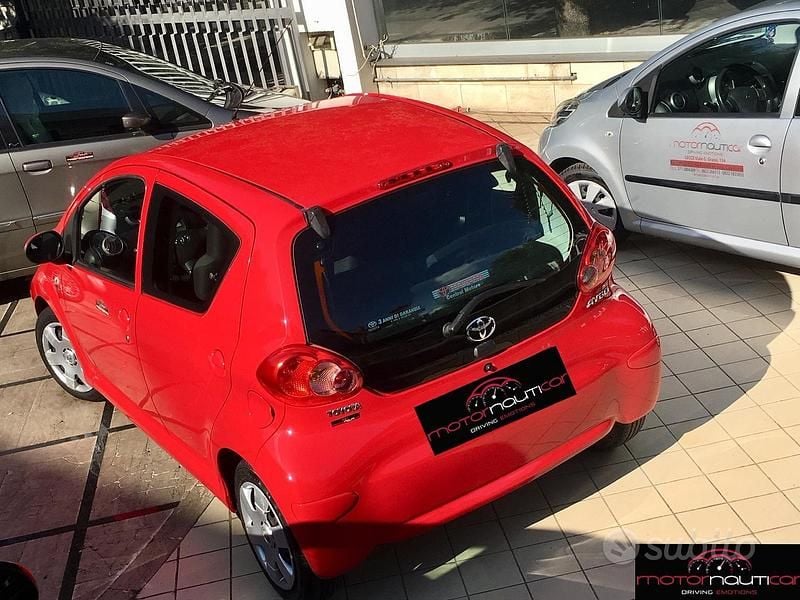Usata Toyota Aygo Sol 68 CV (50 kW) 2006 Rosso Utilitaria