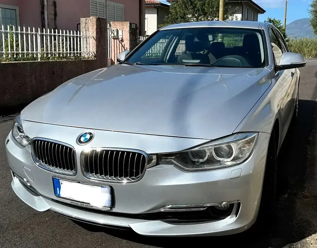 Usata BMW 318 Luxury Line 143 CV (105 kW) 2013 Argento Berlina