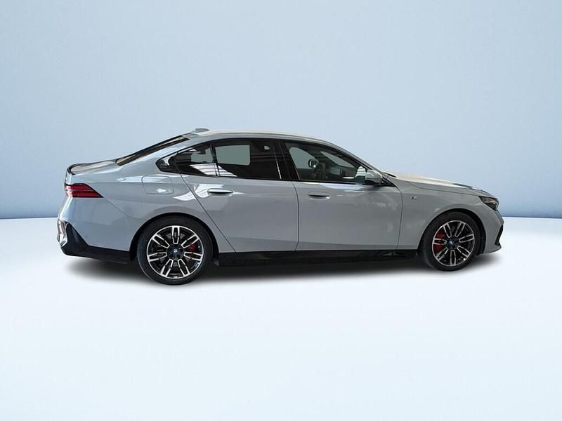 Usata BMW i5 M Sport 289 kW (394 CV) 2025 Grigio Berlina
