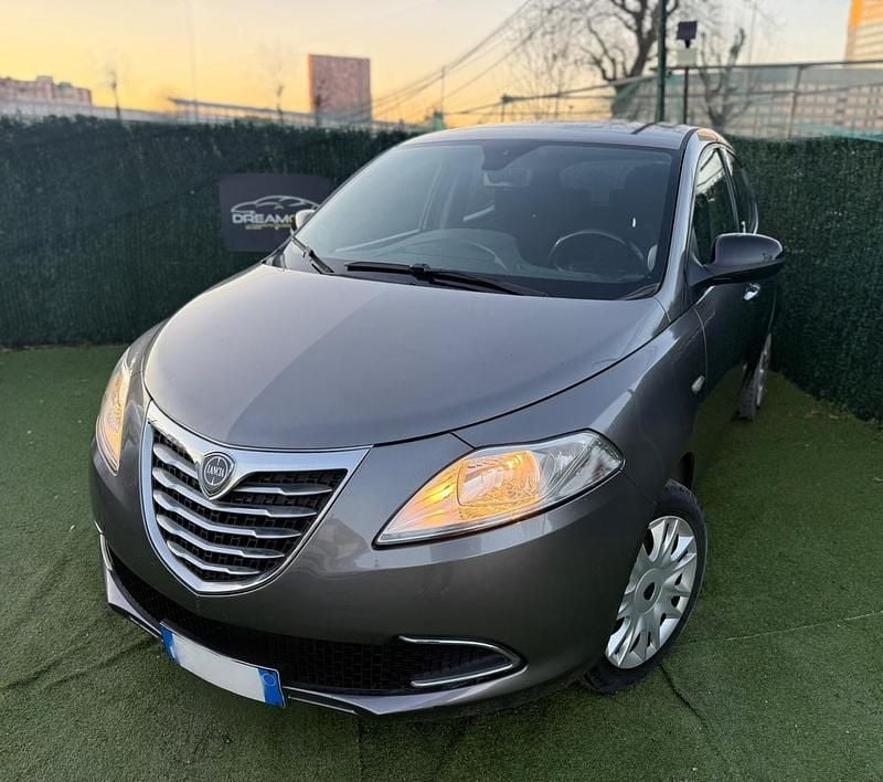 Usata Lancia Ypsilon 69 CV (50 kW) 2013 Grigio Utilitaria